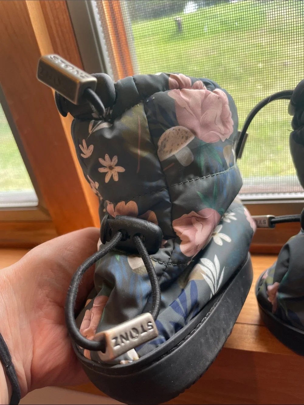 Stonz Toddler Floral Puffer Booties in Dark Green and Pink